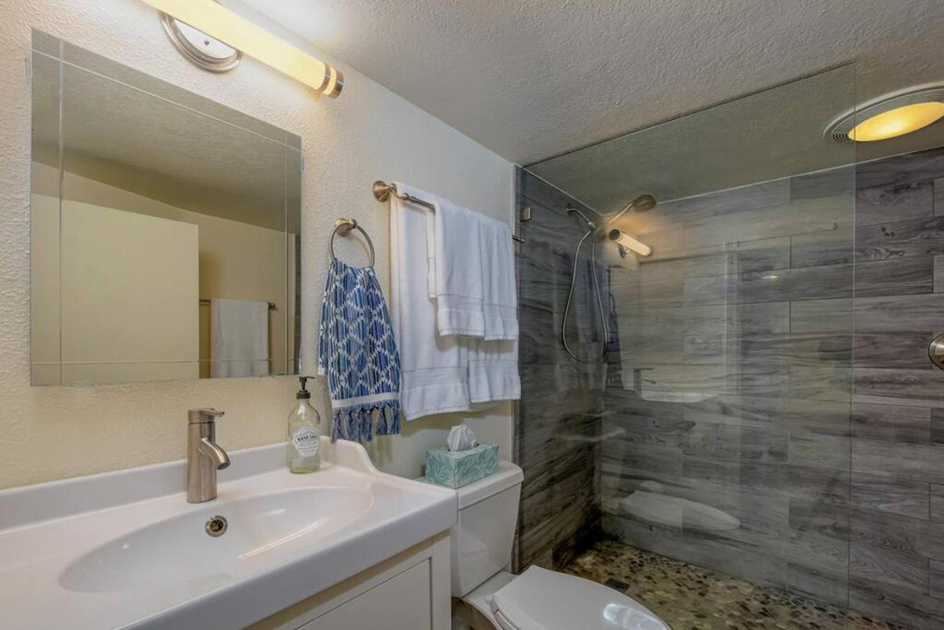 Private New Garden Apartment W Hot Tub Camas Exterior foto